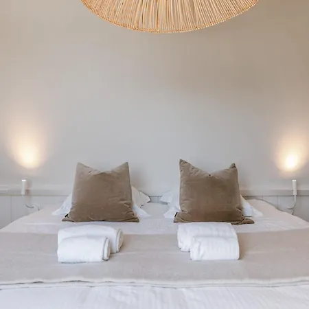 Huswell - Beautiful For 14 Guests , Pets Are Welcome Villa