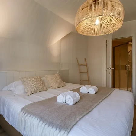 Huswell - Beautiful For 14 Guests , Pets Are Welcome Villa *