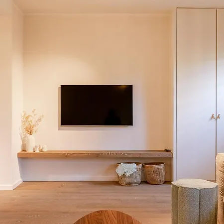 Huswell - Beautiful For 14 Guests , Pets Are Welcome