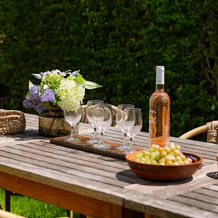 Villa Huswell - Beautiful For 14 Guests , Pets Are Welcome *