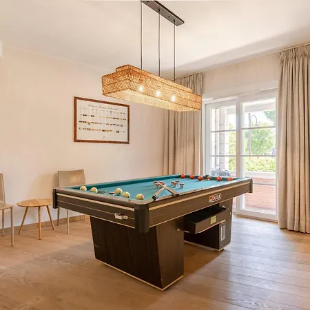 Huswell - Beautiful For 14 Guests , Pets Are Welcome Villa