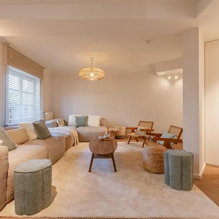 Huswell - Beautiful For 14 Guests , Pets Are Welcome Villa