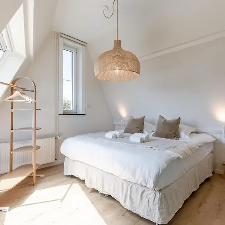 Villa Huswell - Beautiful For 14 Guests , Pets Are Welcome De Haan